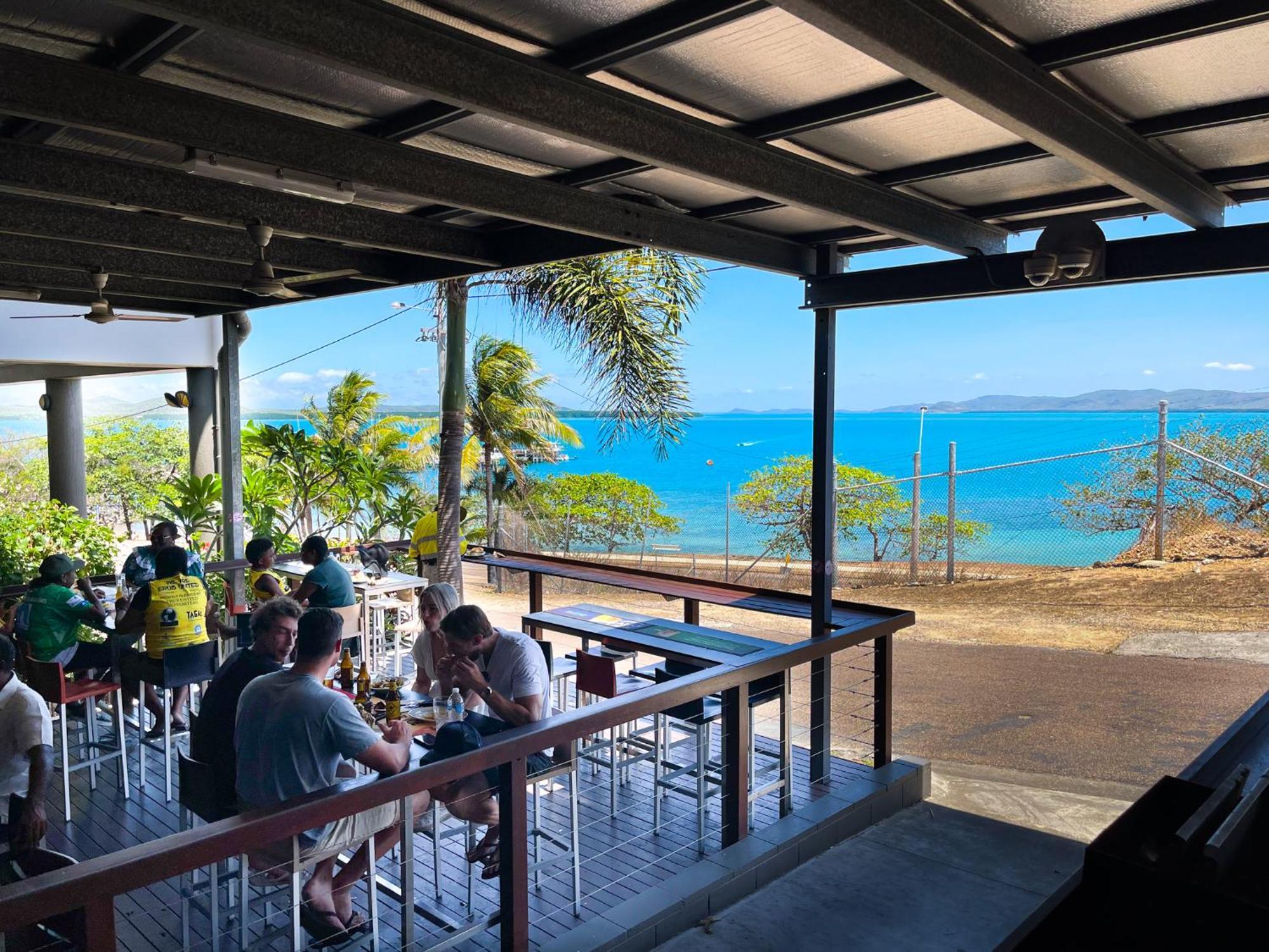 Grand Hotel Thursday Island Экстерьер фото